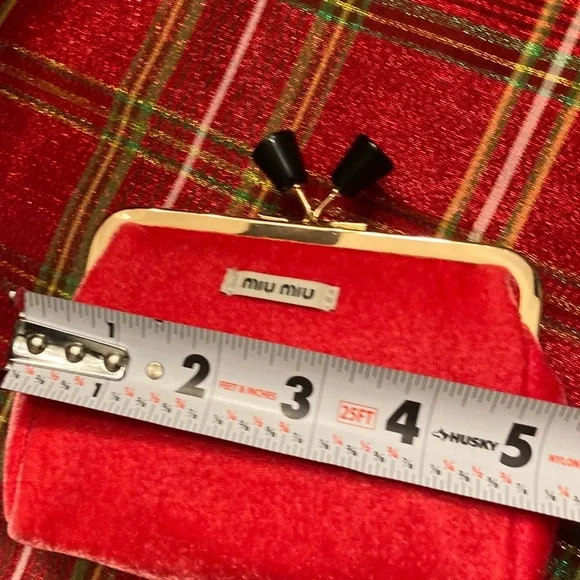 NIB Miu Miu Kiss Lock Velvet Mini wallet / clutch / pouch - Picture 4 of 5